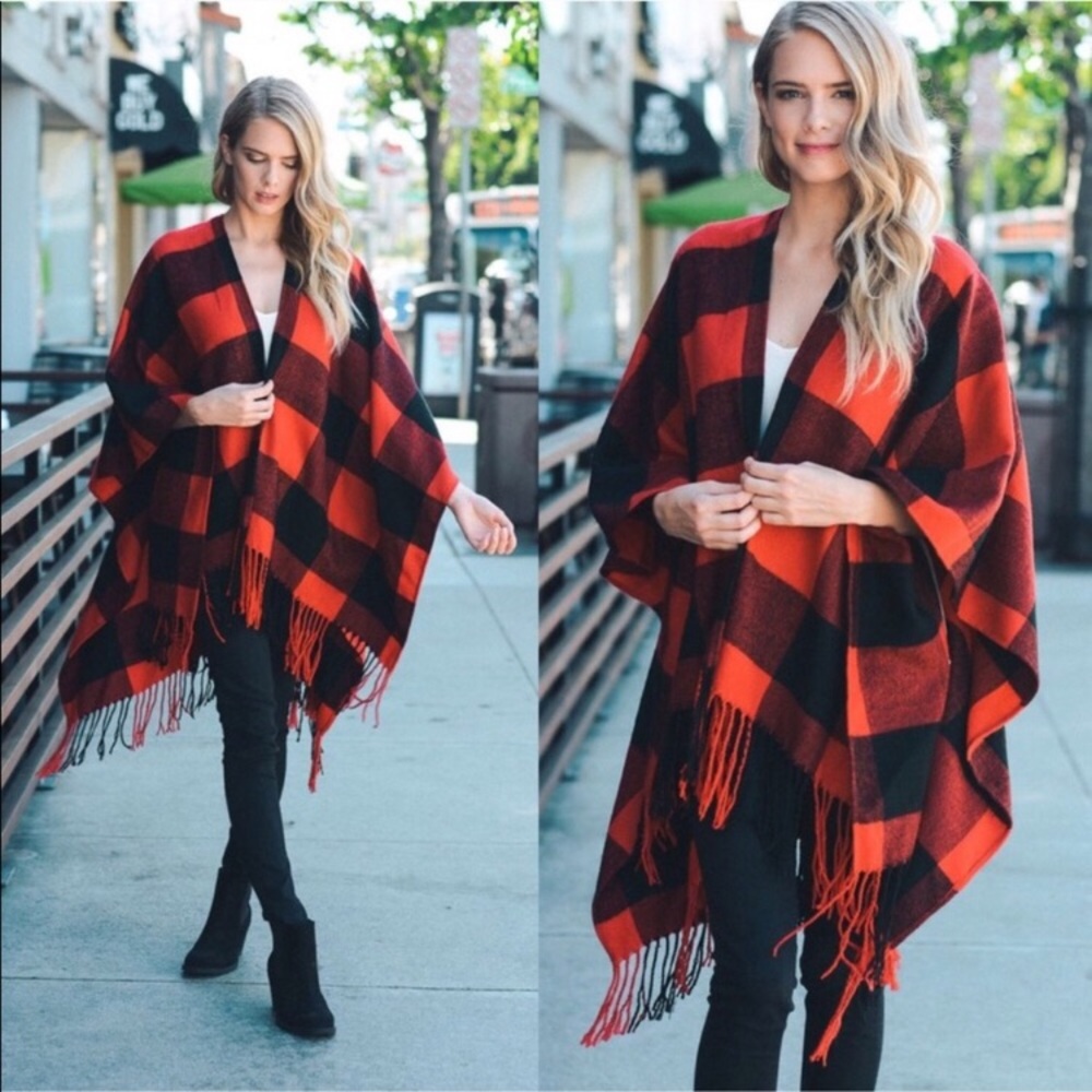 ‼️1 LEFT‼️ Just in red and black plaid poncho - Picture 7 of 7